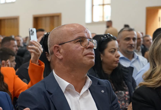 Nga gjiza te respekti, Smajl Latifi bëhet pambuk karshi familjes Vuçitërna – zbutë tej mase gjuhën