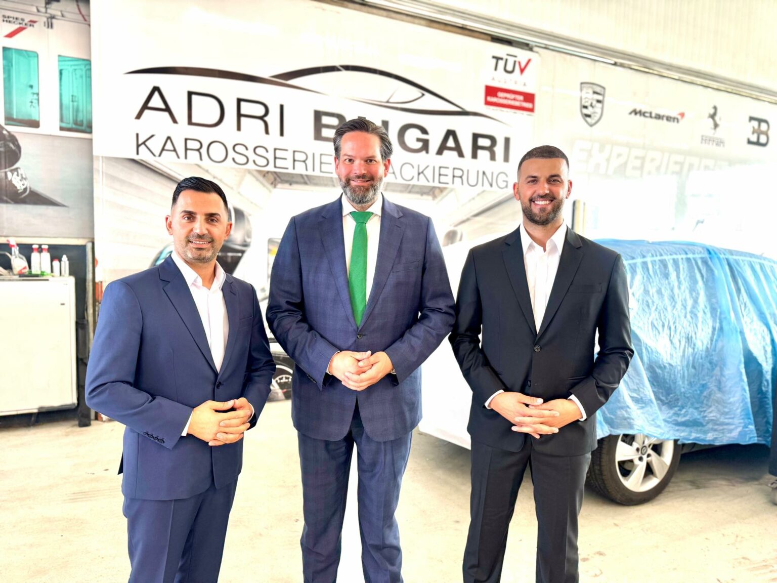 Eurodeputeti austriak, Lukas Mandl viziton djemtë e heroit Avdullah Bugari, Nurin dhe Adrin