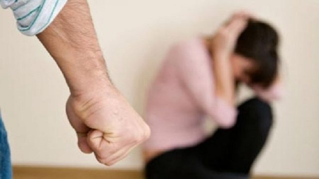Rahoveciani sulmon fizikisht motrën e vëllain